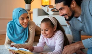 Ilustrasi mengajarkan anak agar tertarik hafalan alquran. (freepik)