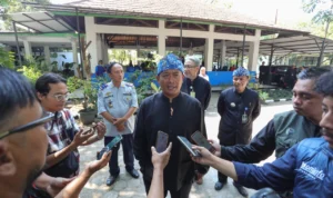 Imbas terbakarnya TPA Sarimukti, Plh Wali Kota Bandung, Ema Sumarna siapkan 2 lokasi TPA darurat
