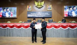 DPRD Kota Bandung Sahkan Raperda tentang Pajak Daerah dan Retribusi Daerah Menjadi Perda DPRD Kota Bandung sahkan Raperda tentang Pajak Daerah dan Retribusi Daerah menjadi Perda.