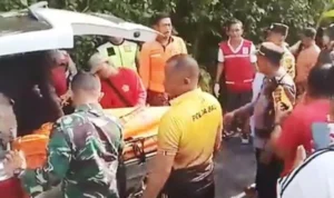 Korban Lift putus di Bali saat akan dievakuasi ke RS. (istimewa)
