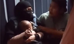 Wanita yang melakukan percobaan bunuh diri karena mengaku sebagai korban KDRT di Karawang. (instagram @zonakrw)