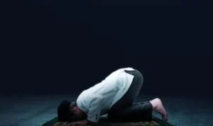 Kedahsyatan Rukuk dan Sujud Dalam Sholat, Ternyata Bisa Bikin Dosa Berguguran Ilsutrasi melakukan gerakan sholat sujud yang ternyata bisa menggugurkan dosa. (freepik)