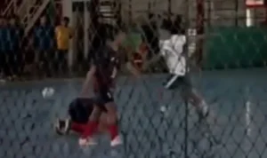 Tangkapan layar video aksi penendang kepala atlet futsal.
