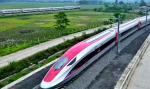 Ilustrasi perjalanan kereta cepat saat uji coba gratis . Dapatkan link pendaftarannya secara gratis.