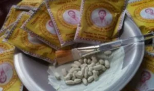 Masker Bedak Saripohatji ampuh hilangkan jerawat hanya dengan dua kali pemakaian saja.