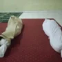 Penampakan dua jenazah terlantar saat masih berada di Mushola . (ist)