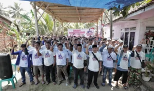Para nelayan Tasikmalaya mendeklarasikan diri dengan mendukung bakal calon presiden (Bacapres) Ganjar Pranowo tepatnya di Dusun Sukamenak, Desa Cimanuk, Kabupaten Tasikmalaya, Jawa Barat.