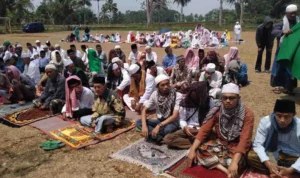 Ribuan Orang di Sukabumi Gelar sholat Istisqa agar Turun Hujan Ribuan Orang di Sukabumi Gelar sholat Istisqa agar Turun Hujan
