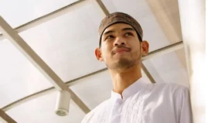 Ilustrasi bahaya ujub yang ternyata bsia menghilangkan pahala. (freepik)