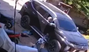 Alasan Balita Tak Alami Luka Serius Meski Terlindas Mobil Tangkapan layar video viral balita terlindas mobil. (instagram)
