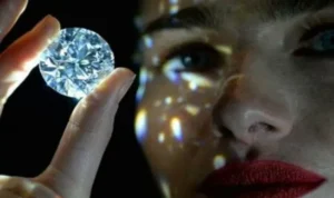Bocah Berumur Tujuh Tahun Temukan Berlian Spektakuler 2,95 Karat di Taman Arkansas Seorang gadis berusia tujuh tahun yang bernama Aspen Brown membuat penemuan luar biasa saat merayakan ulang tahunnya di Crater of Diamonds State Park di Murfreesboro, Arkansas pada tanggal 1 September lalu.