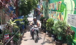 Aturan untuk lakukan pemilahan sampah di Kampung Cibunut Kota Bandung ini terbilang tegas. Wilayah ini adalah kawasan padat penduduk.