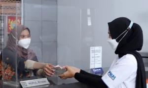 BRI bersama PT Pegadaian dan PT PNM memprakarsai pendirian Co-Location Holding Ultra Mikro (UMi) atau disebut gerai SenyuM.