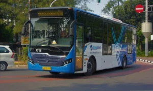 PT Transjakarta Menjelaskan Bahwa Tarif Tidak Mengalami Perubahan PT Transportasi Jakarta (Transjakarta) dengan tegas membantah isu yang beredar mengenai perubahan tarif berdasarkan status ekonomi dan domisili penumpang.