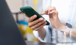 32 Cara Menghasilkan Uang dari WhatsApp yang Bisa Dilakukan di Rumah
