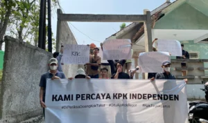 Pemuda-Mahasiswa Banten Dukung KPK Tindak Siapapun yang Korupsi Sejumlah pemuda dan mahasiswa di Lebak Banten menyampaikan aspirasi terkait polemik pemeriksaan terhadap ketua umum PKB yang juga bacawapres Muhaimin Iskandar oleh KPK.