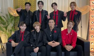 Tampil di SMTOWN Jakarta, Super Junior Pakai Batik