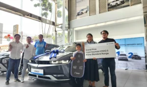 Lewat Pembelian Creta dan Stargazer, Hyundai Cihampelas Bandung Serahkan Grand Prize IONIQ 5 Pada Pemenang