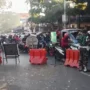 Persimpangan menuju Jalan Lurah dari arah Jalan Gatot Subroto Kota Cimahi ditutup oleh petugas dalam uji coba rekayasa lalu lintas, Rabu (12/9).