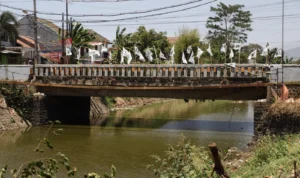 Antisipasi Banjir, Pemkab Bandung Ground Breaking Pembangunan Jembatan Cikeruh Untuk Menanggulangi Banjir dan Memperlancar Akses Kendaraan, Pemerintah Kabupaten Bandung Groundbreaking Pembangunan Jembatan Cikeruh. Foto Dok Humas Pemkab Bandung