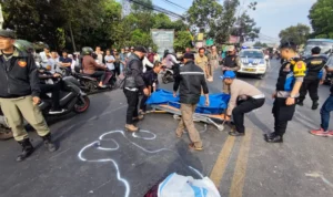 Ist. Usai Terlibat Tabrakan, Salah Seorang Pengendara Motor Tewas Usai Tabrakan dengan Truk di Bandung. Kamis (14/9). Foto. Unit Gakkum Satlantas Polrestabes Bandung
