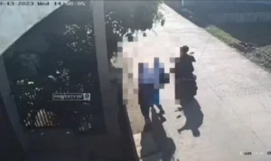 Viral Aksi Tindakan Asusila Terhadap Siswi SMA di Cangkuang Kabupaten Bandung, Warga Sekitar Resah Viral ! Aksi Begal Payudara Terekam CCTV di Cangkuang Kabupaten Bandung Sasar Siswi SMA. Foto Tangkapan Layar