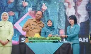 PJ Wali Kota Cimahi saat Menghadiri Hari Kesatuan Gerak TP PKK ke-51 Kota Cimahi. (Firman/Jabar Ekspres)