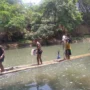 Warga Cijulang Kabupaten Ciamis Jawa Barat melakukan tradisi 'Ngubyag Sungai' di sungai Citanduy, Rabu (27/9). Tradisi turun temurun ini dilakukan hanya saat musim kemarau. (FOTO:CECEP HERDI/JABAR EKSPRES)