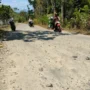 Sakit Badan Saat Berkunjung, Bupati Sumedang Perbaiki Jalan Pasirhuni-Jingkang Penampakan ruas Jalan Pasirhuni-Jingkang di Kecamatan Tanjungmedar, Kabupaten Sumedang.