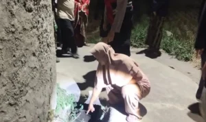 Kapolsek Rancaekek, Kompol Nanang Sucahyo membenarkan telah ditemukan jasad bayi laku-laki dengan kondisi ari-ari masih menempel. Jabar Ekspres/Yanuar Baswata.