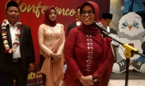 7 Nahkoda KPU Jabar Resmi Berganti, Ini Profil Ketua Baru Ketua KPU Jabar Periode 2023 - 2028 Ummi Wahyuni di Kantor KPU Jabar, Minggu, 24 September 2024 malam. Jabar Ekspres/Hendrik Muchlison.