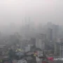Kualitas Udara Memburuk di Malaysia Akibat Karhutla RI: Kabut Asap Menyelubungi Beberapa Wilayah Kualitas udara di beberapa wilayah di Penang dan Sarawak telah mengalami penurunan signifikan seiring munculnya titik api atau hotspot di Indonesia. (ANTARA)
