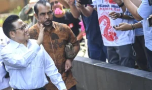 Mantan Menaker, Cak Imin hanya tebar senyum dan tidak berkomentar saat memenuhi panggilan KPK hari ini Kamis, 7 September 2023. ANTARA/M Risyal Hidayat/hp.