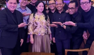 Hadiri Ulang Tahun Puan Maharani, Erick Thohir dan Tokoh Politik Lainnya Kompak Kenakan Warna Pakaian Senada Menteri BUMN, Erick Thohir dan beberapa tokoh politik lainnya hadiri ulang tahun Puan Maharani dengan kenakan warna pakaian senada. Instagram/@erickthohir.