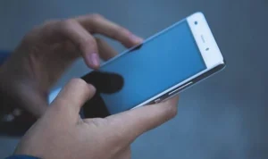 Kementerian Luar Negeri China Membantah Larangan Penggunaan iPhone dan Menekankan Keamanan Data