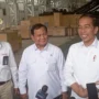 Menhan Prabowo Subianto (tengah) saat tanggapi dengan santai terhadap tudingannya penganiayaan terhadap Wamenhan pada rapat kabinet. Selasa, 19 September 2023. Jabar Ekspres/Sandi Nugraha.