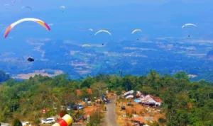 Atlet paralayang terhipnotis dengan keindahan alam Sumedang.