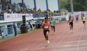 Keseruan perlombaan estafet 4x100 meter putra dalam Energen Champion SAC Indonesia 2022 West Java Qualifiers, pada 21 November 2022. Dok. Istimewa.