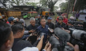 Pj Gubernur Jawa Barat saat monitoring ke 3 TPS di Kota Bandung, Kamis 21 September 2023.