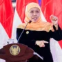 Pilpres 2024: Khofifah Masuk Dalam Daftar Calon Kuat yang Diperebutkan oleh Kubu Ganjar, Prabowo, dan Anies Gubernur Jawa Timur, Khofifah Indar Parawansa, menjadi pusat perhatian menjelang Pemilihan Presiden 2024. Tiga kubu calon presiden mengeluarkan rayuan secara terbuka, berharap dapat merekrut Khofifah ke dalam tim mereka.