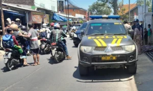 Sepeda motor yang dikendarai DF tersebut mengalami insiden kecelakaan dengan satu unit truk engkel hingga luka parah dan meninggal di tempat.