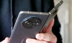 Gila! Spesifikasi Monster Tecno Phantom V Flip Terbongkar di Google Play, Bikin Penasaran!