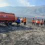 Tim gabungan melakukan proses pendinginan setelah pemadaman karhutla di kawasan Bromo Kabupaten Probolinggo, Jawa Timur. (ANTARA/HO-BPBD Probolinggo)