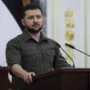 Presiden Ukraina, Volodymyr Zelensky, mengumumkan reshuffle pemerintah yang dramatis pada hari Minggu (3/9), dengan mencopot Menteri Pertahanan Oleksii Reznikov di tengah perang yang masih berkecamuk melawan Rusia.