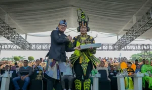 Wali Kota Bogor Hadiri WJF 2023, Bima Arya Menilai Ridwan Kamil Pimpin Provinsi Jawa Barat dengan Hati Wali Kota Bagor, Bima Arya hadiri WJF 2023 di Kota Bandung dan menilai bahwa Ridwan Kamil pimpin Provinsi Jawa Barat dengan hati. ANTARA/Pemkot Bogor.