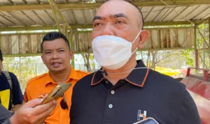 Pemadaman TPA Kopi Luhur Masih Diupayakan, Wali Kota Cirebon Tetapkan Status Siaga Kebakaran Wali Kota Cirebon, Nashrudin Azis di lokasi kebakaran TPA Kopiluhur, Kecamatan Harjamukti, Kota Cirebon. Jabar Ekspres/Ayu Lestari.