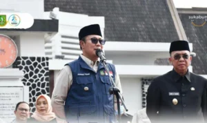 Wali Kota Sukabumi Achmad Fahmi beserta Wakil Wali Kota Sukabumi Andri Hamani saat mengikuti apel pada Selasa, 19 September 2023. Dokpim Kota Sukabumi