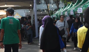Antusiasme Pengunjung Hadiri West Java Festival 2023, Masyarakat Serbu Area Gedung Sate Bandung WJF 2023 di Gedung Sate Bandung. Sabtu (2/9). Foto. Sandi Nugraha