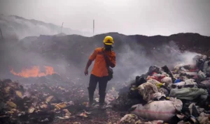 Penanganan Sampah Makin Tak Pasti, Pemerintah KBB Dinilai Sibuk Sendiri Penanganan sampah makin tak pasti, pemimpin elitis pemerintah KBB dinilai sibuk sendiri. Selasa (5/9). Foto Jabarekspres