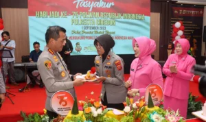 Kapolresta Cirebon Pimpin Syukuran HUT ke-75 Polwan